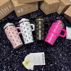 🌺Pick your color🌺Cute little 20 oz tumblers